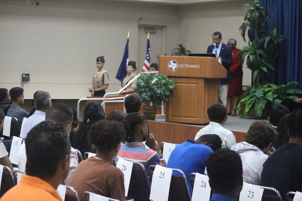 Edward Melton, director of the Harris County Public Library, speaks to citizenship candidates during the Sept. 17 ceremony. (Anna Lotz/Community Impact Newspaper)
