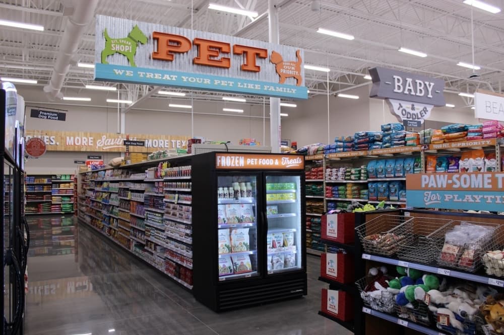 The H-E-B in Frisco will feature an extensive pet section. (Colby Farr/Community Impact Newspaper)