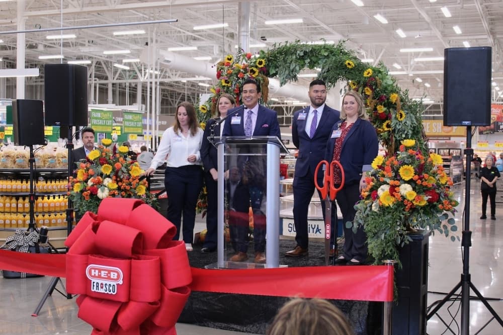 H-E-B General Manager El Daniel addresses those in attendance during a ribbon cutting Sept. 20, the day before H-E-B's official opening in Frisco. (Colby Farr/Community Impact Newspaper)