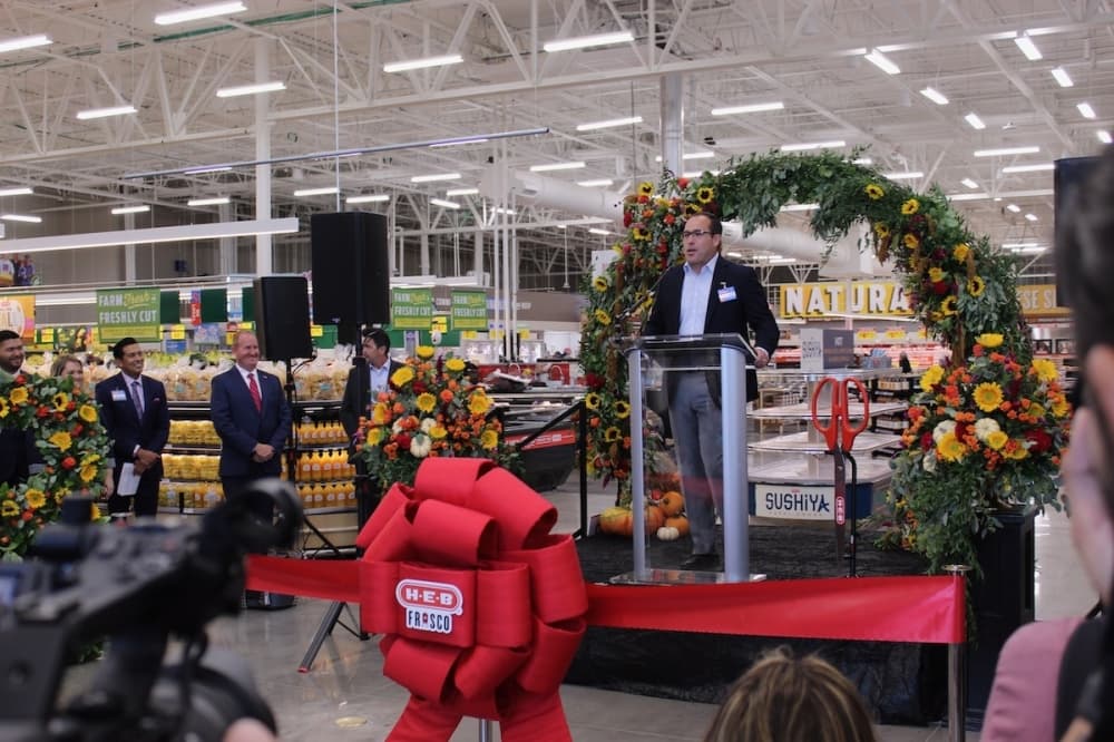 H-E-B Executive Vice President Juan-Carlos Ruck addresses those in attendance at the ribbon-cutting event held Sept. 20. (Colby Farr/Community Impact Newspaper)