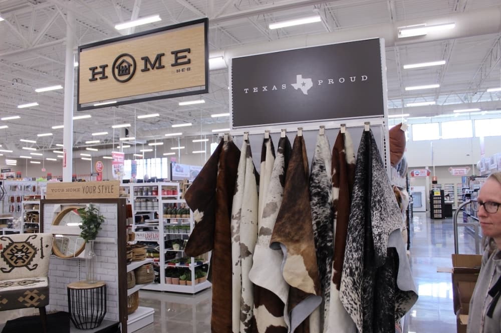In addition to groceries, the H-E-B store will also contain a selection of home goods. (Colby Farr/Community Impact Newspaper)