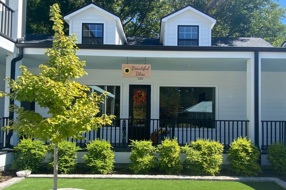 Beautiful Bliss opened Sept. 22 and offers jewelry, home goods and furniture. (Lizzy Spangler/Community Impact Newspaper)