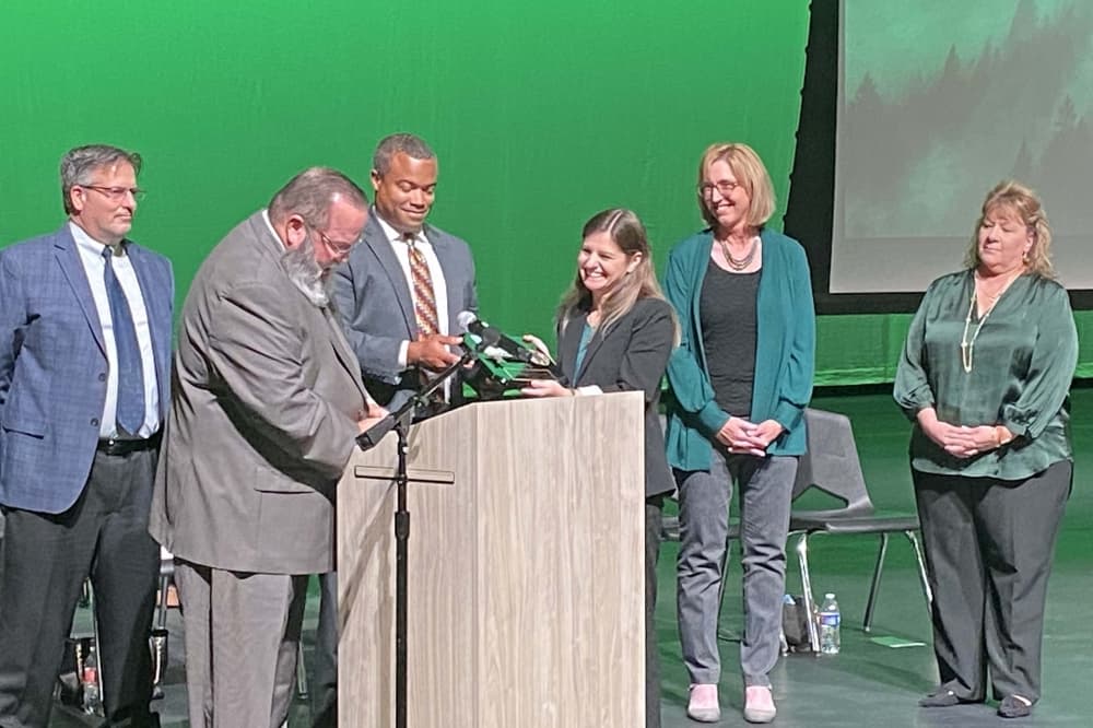 Alvin ISD celebrates opening of fourth high school with dedication ceremony