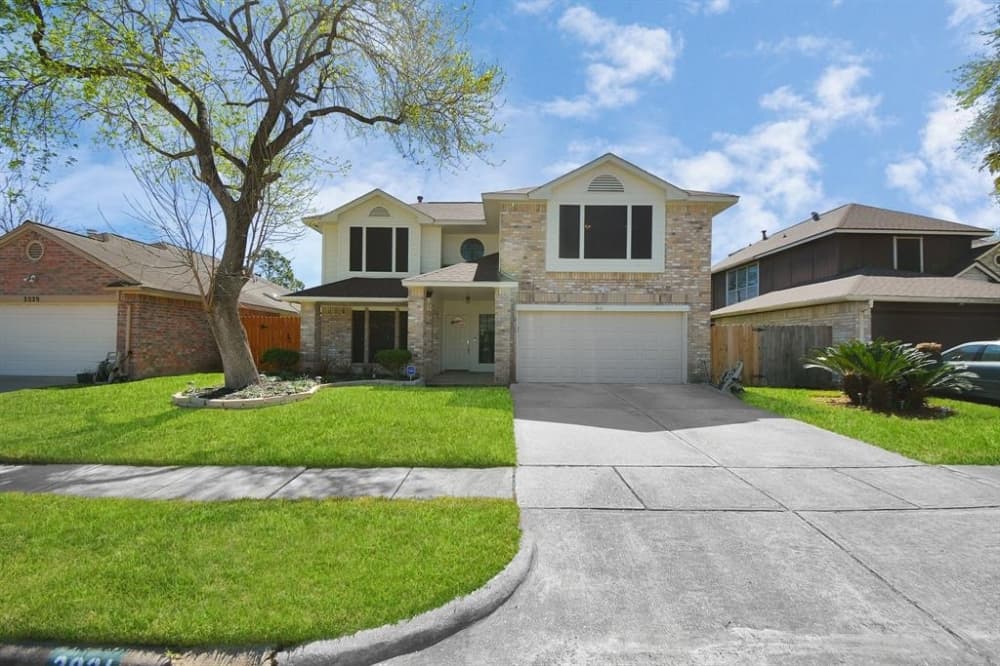 Learn more about this month's featured neighborhood, Hunters Green
