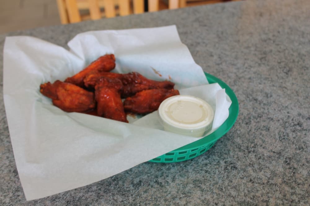 Customers can purchase Buffalo wings in quantities of 6, 12 or 20. (Renee Farmer/Community Impact Newspaper)