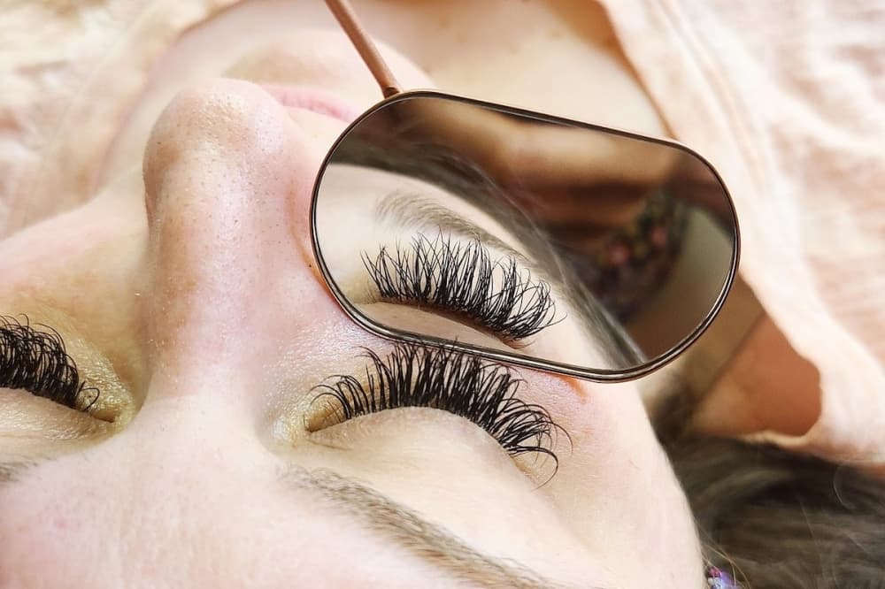 Glitter Beauty Boutique offers eyelash care in Richardson
