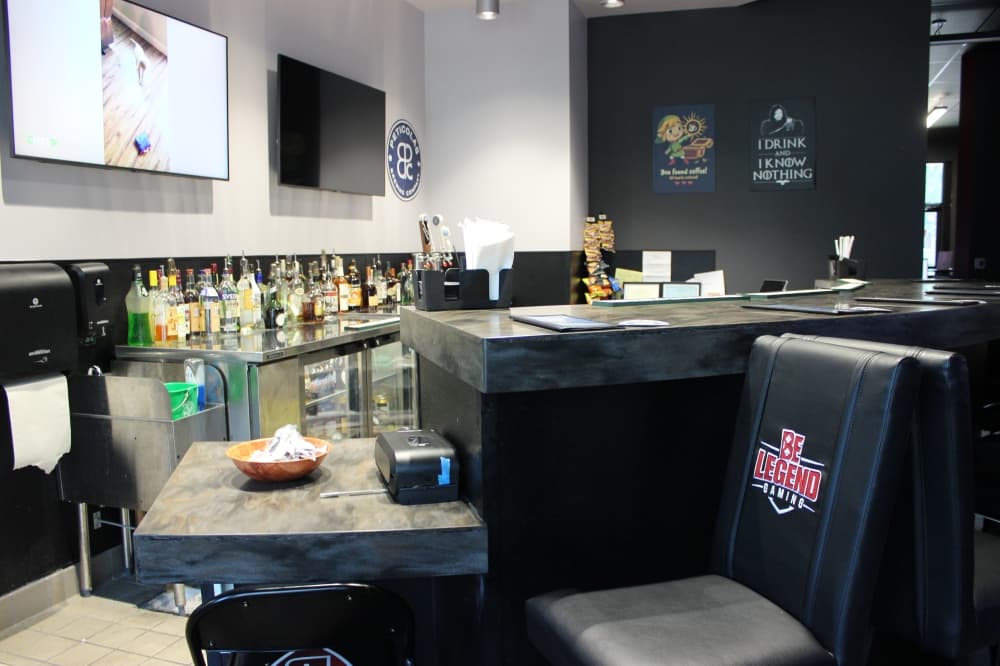 Be Legend Gaming offers a bar and kitchen that serves pizza, wings, barbecue and more. (Photo by Samantha Douty/ Community Impact)