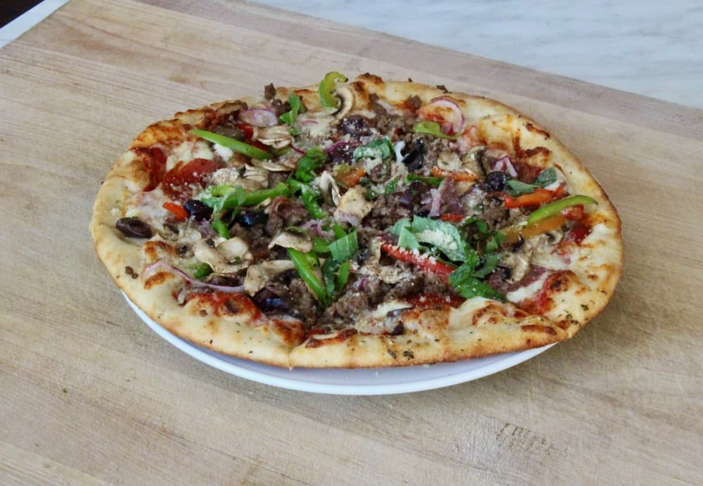 The Il Tutto pizza ($18) is topped with pepperoni, sausage, beef, mushrooms and fresh veggies. (Kylee Haueter/Community Impact)