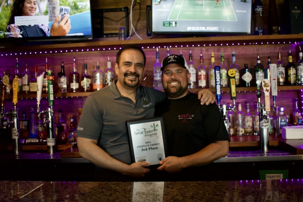 R&J's Bar and Grill offers lively entertainment, Chicago-style menu items in Grapevine