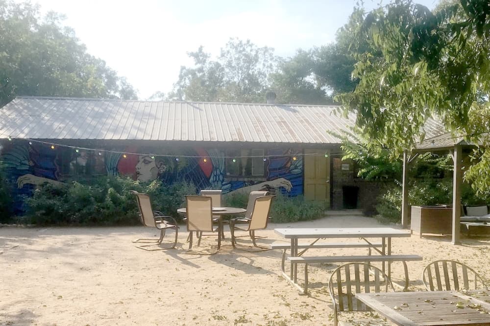 Longtime South Austin Bar Indian Roller to close