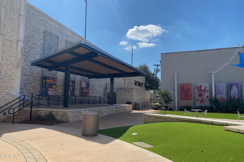 Sharon Prete Plaza reopens in Round Rock following stage covering construction