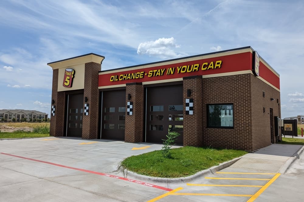 Take 5 Oil Change now open in Hutto