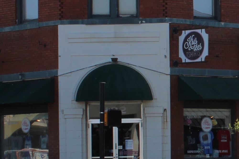Kris Tee’s moves to new Lewisville location