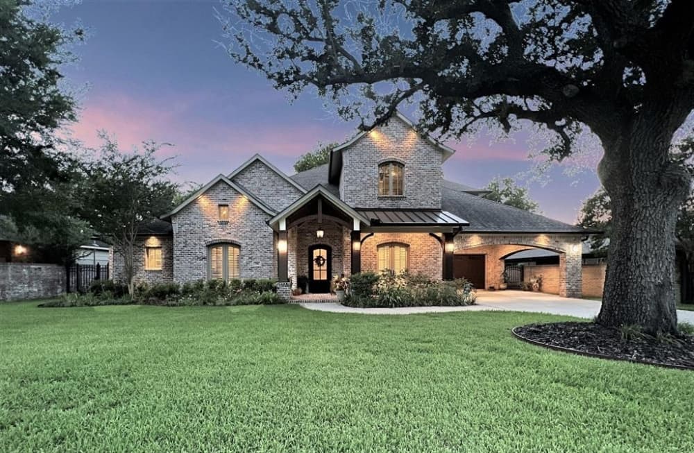 Learn more about November's featured neighborhood, market data for Sugar Land, Missouri City