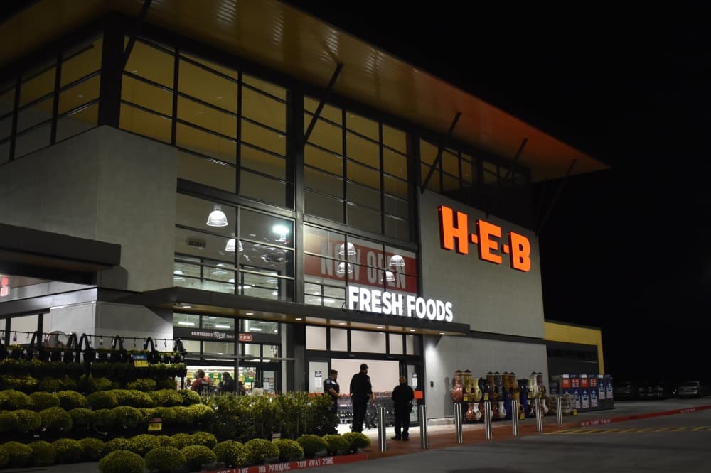The Magnolia Place H-E-B, located at 13663 FM 1488, Magnolia, opened its doors at 6 a.m. Wednesday, Nov. 2. (Lizzy Spangler/Community Impact)