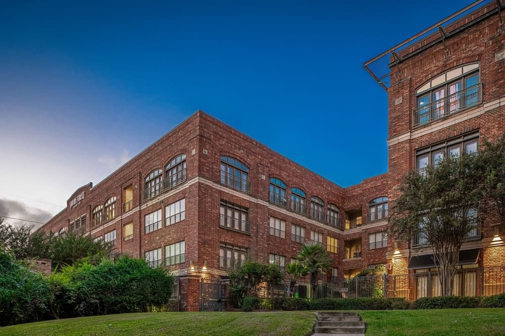 Midway, Arc Capital Partners acquire Sabine Street Lofts with plans to add workforce housing