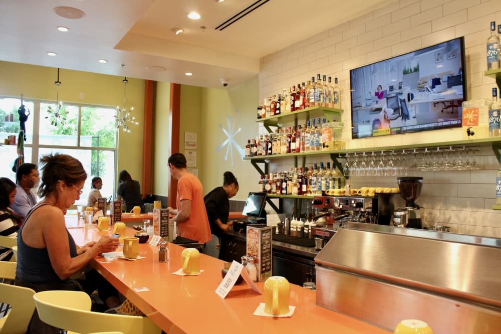 Snooze has a full bar that serves both alcoholic and coffee beverages. (Shelbie Hamilton/Community Impact)