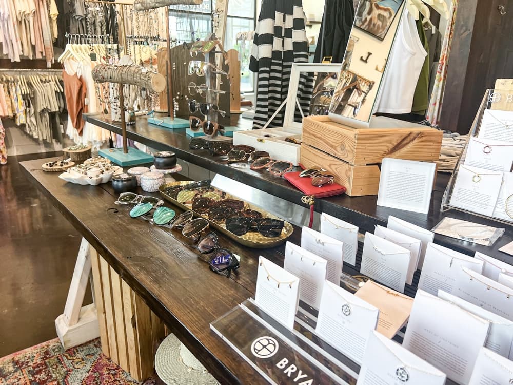 Ellipsis Boutique sells women's clothing, jewelry, shoes and accessories and gifts. (Zara Flores/Community Impact)