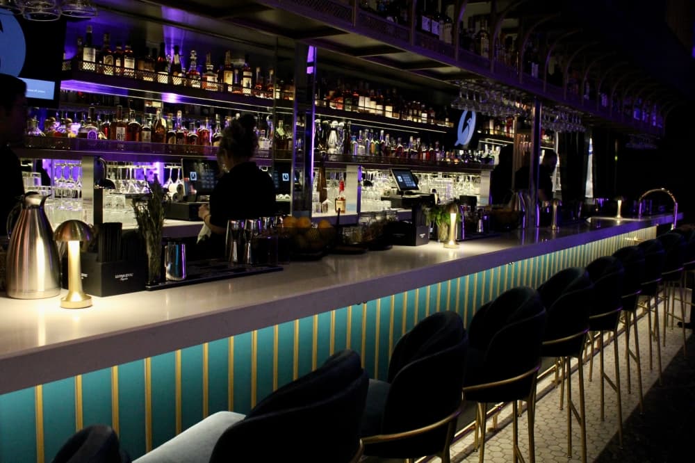 The restaurant features a 35-foot bar, as well as dining and lounge seating. (Shelbie Hamilton/Community Impact)