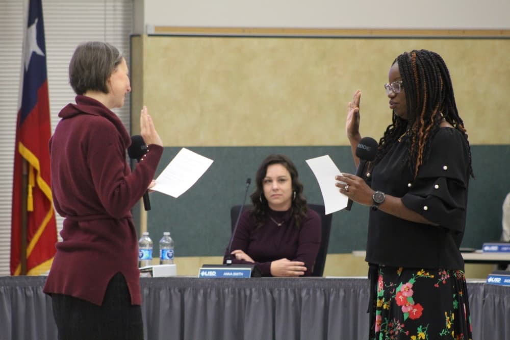 Leander ISD trustees sworn into office; leadership positions elected