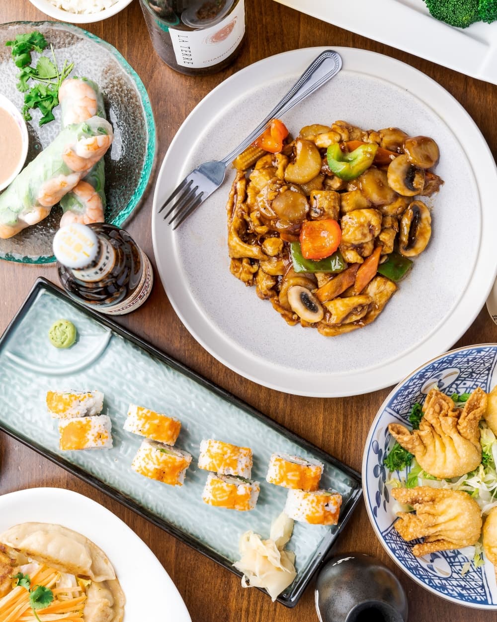 Garlic chicken ($10.95) is chicken with vegetables in a garlic sauce. (Courtesy Rakuu)