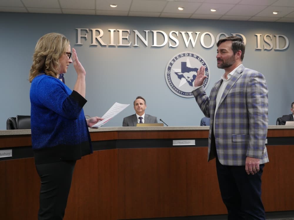Friendswood ISD welcomes new trustee to board