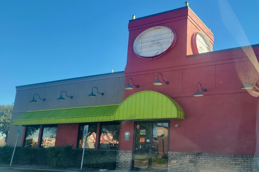 Italian-style fast-food chain Fazoli’s closes Lake Creek location