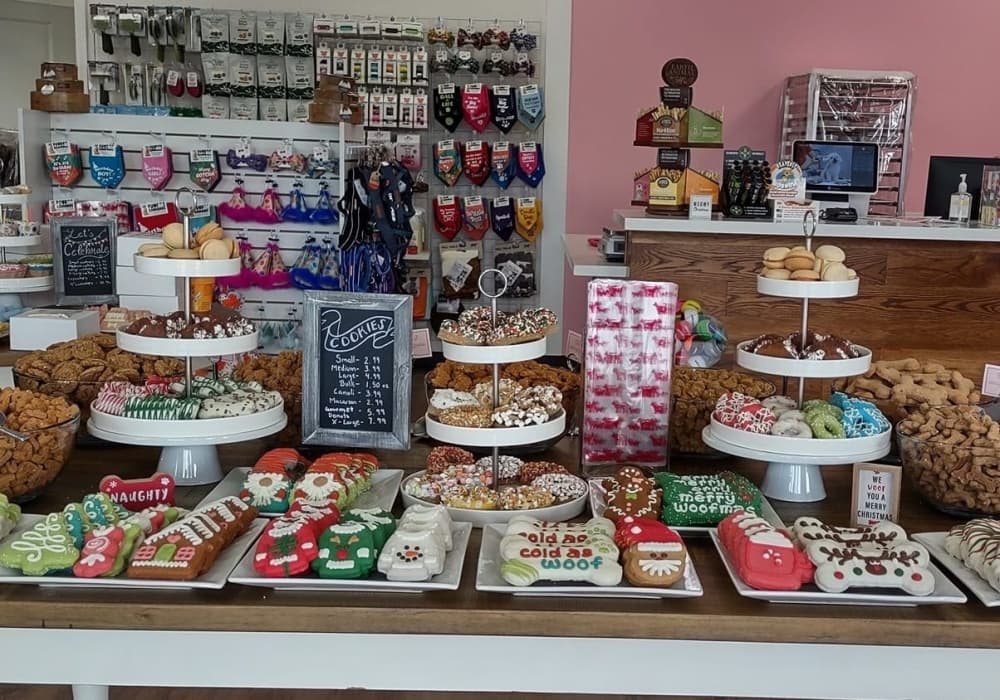Woof Gang Bakery & Grooming celebrates grand opening in Gleannloch Farms