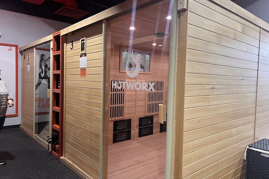 Hotworx specializes in virtually led workouts in saunas. (Zara Flores/Community Impact)