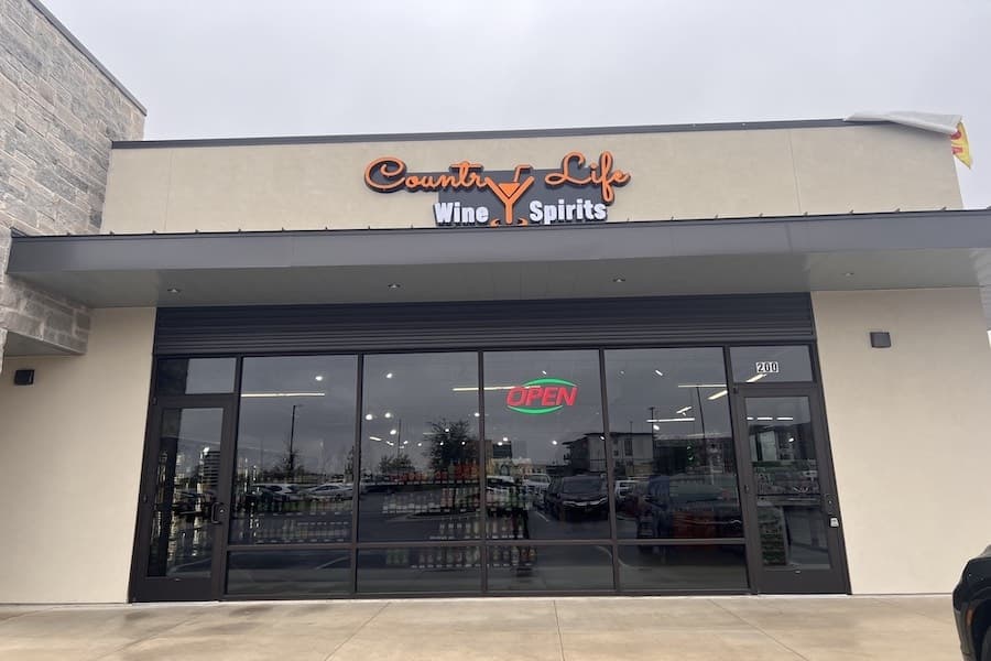 Country Life Wine & Spirits open in Kyle