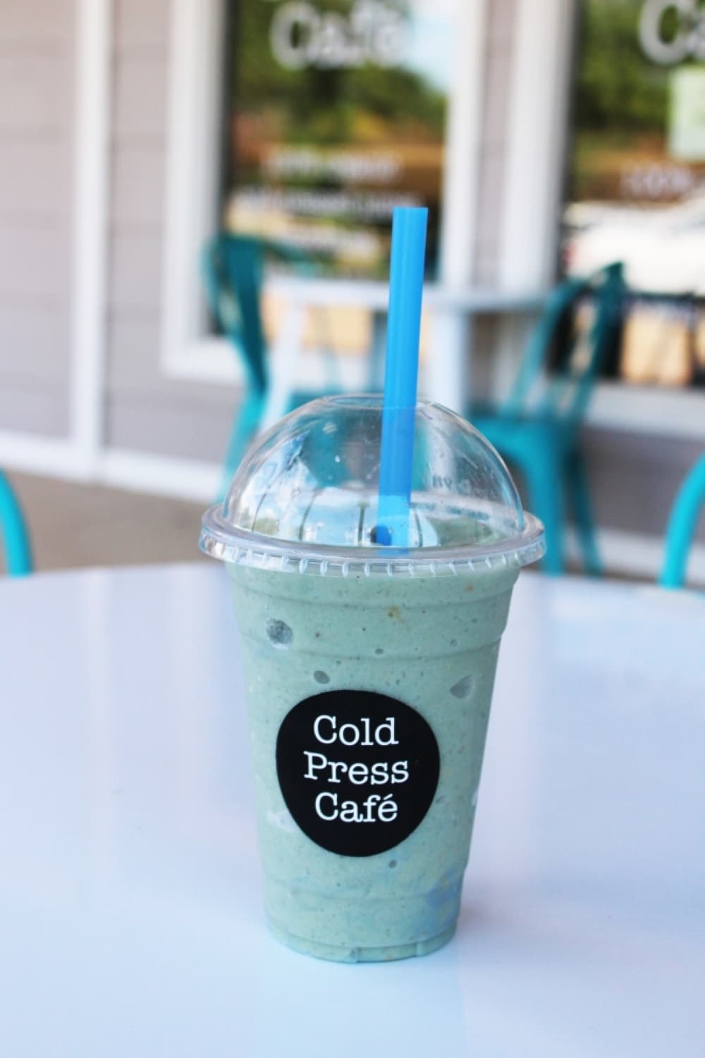 Smoothie: Blue Mermaid ($11/med. 16 -oz.) This smoothie consists of Blue Majik spirulina, frozen pineapple, frozen mango, frozen coconut, banana, coconut milk, and ice. (Photo by Karen Chaney)