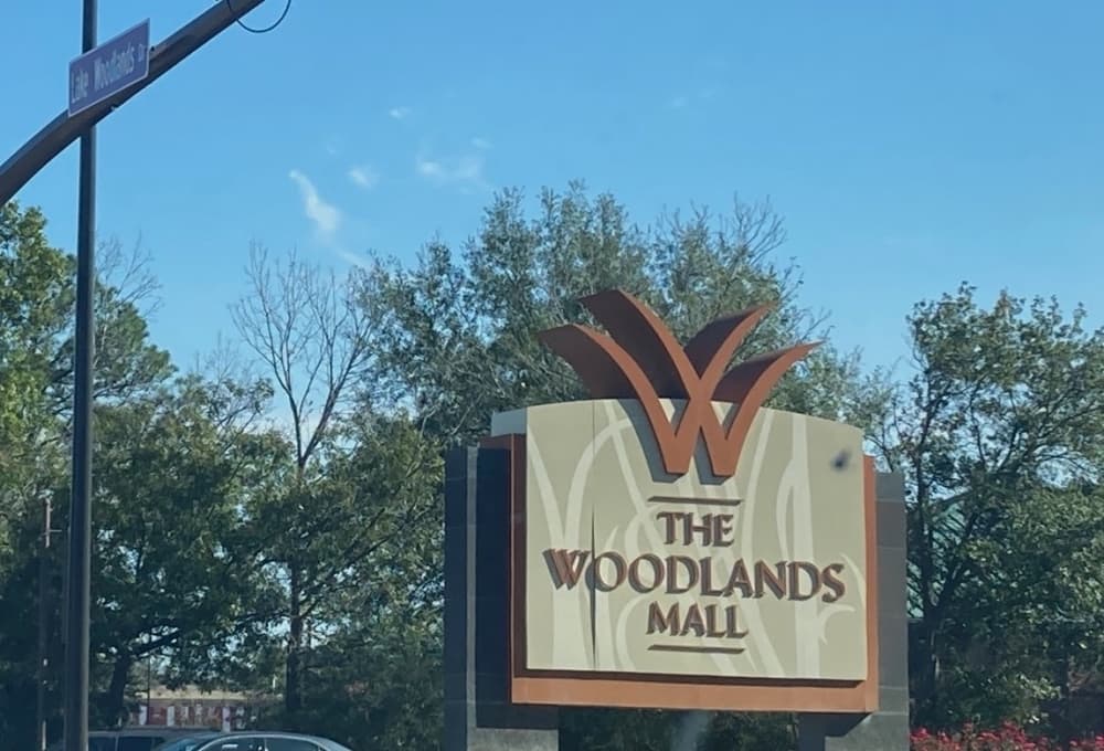 New businesses opening at The Woodlands Mall at the end of 2022 included a Levi's store. (Vanessa Holt/Community Impact)