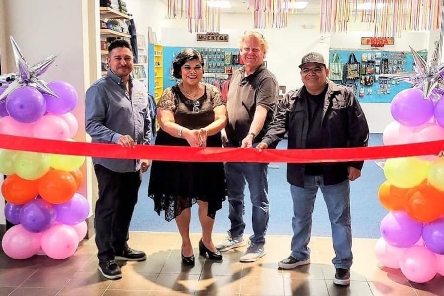 Que Retro Arts Unidos brings handcrafted art to Rolling Oaks