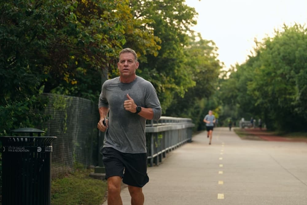Troy Aikman’s exercise and beer tour makes its first stop in Plano