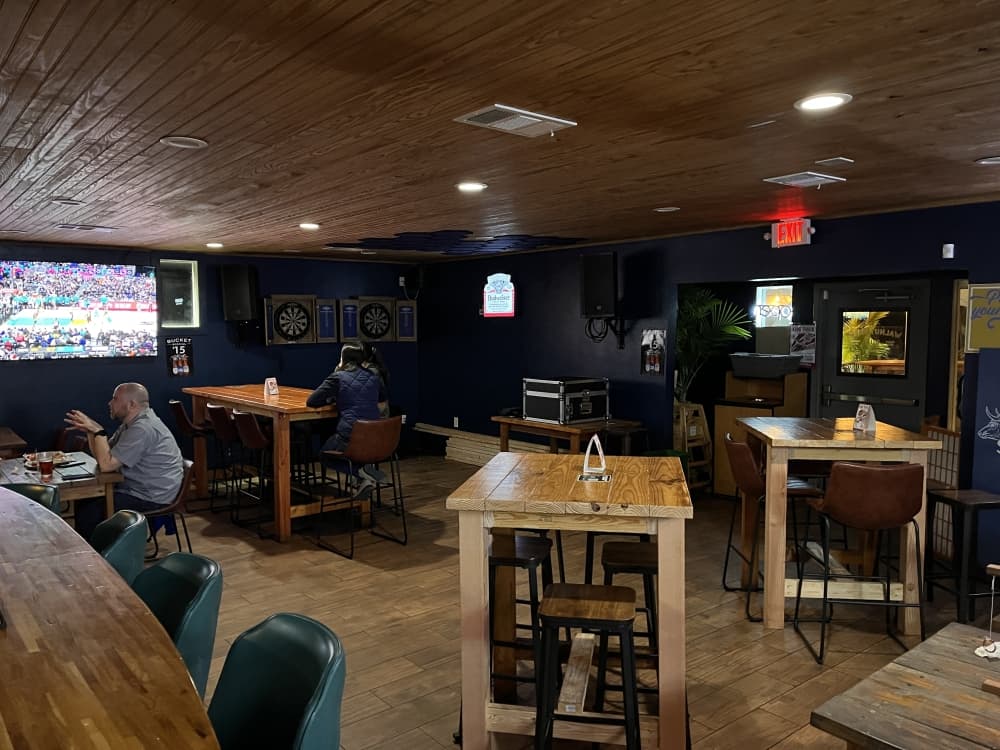 Walnut Creek Pub opens in North Austin with a streamlined menu and drinks