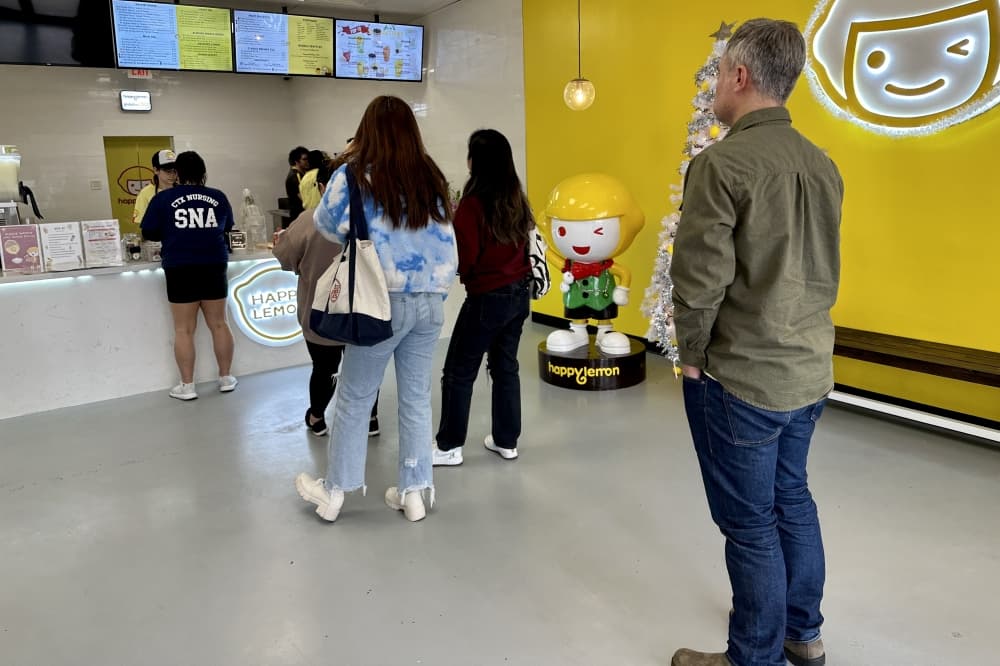 Happy Lemon now serving bubble waffles, culture of tea