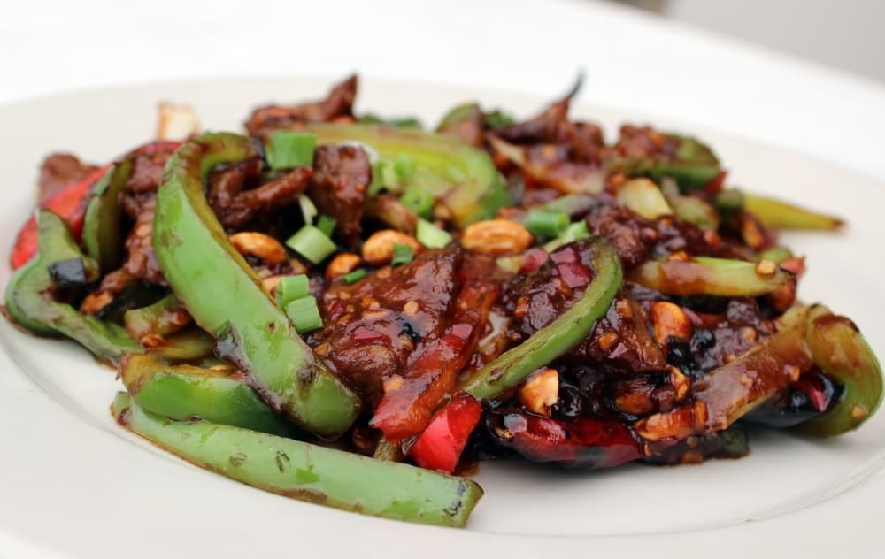 A plate of Sichuan Kung Pao with beef and veggies. 