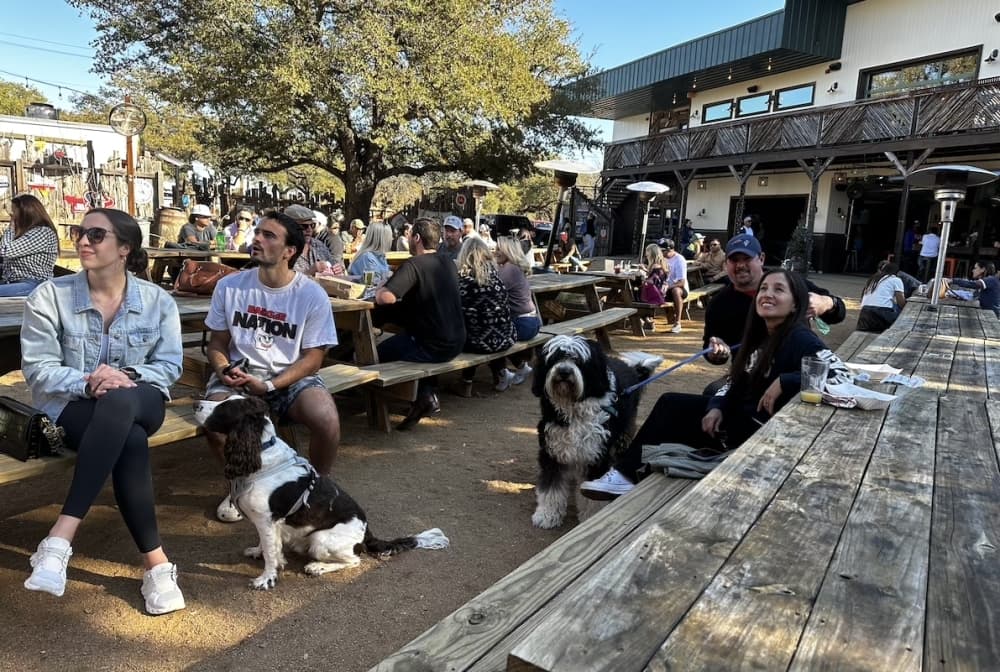 Armadillo Den in southwest Austin adds entertainment options