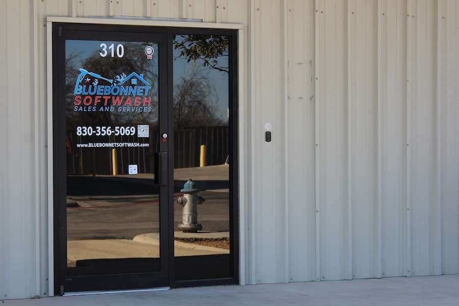 Power-washing company Bluebonnet Softwash opens in New Braunfels