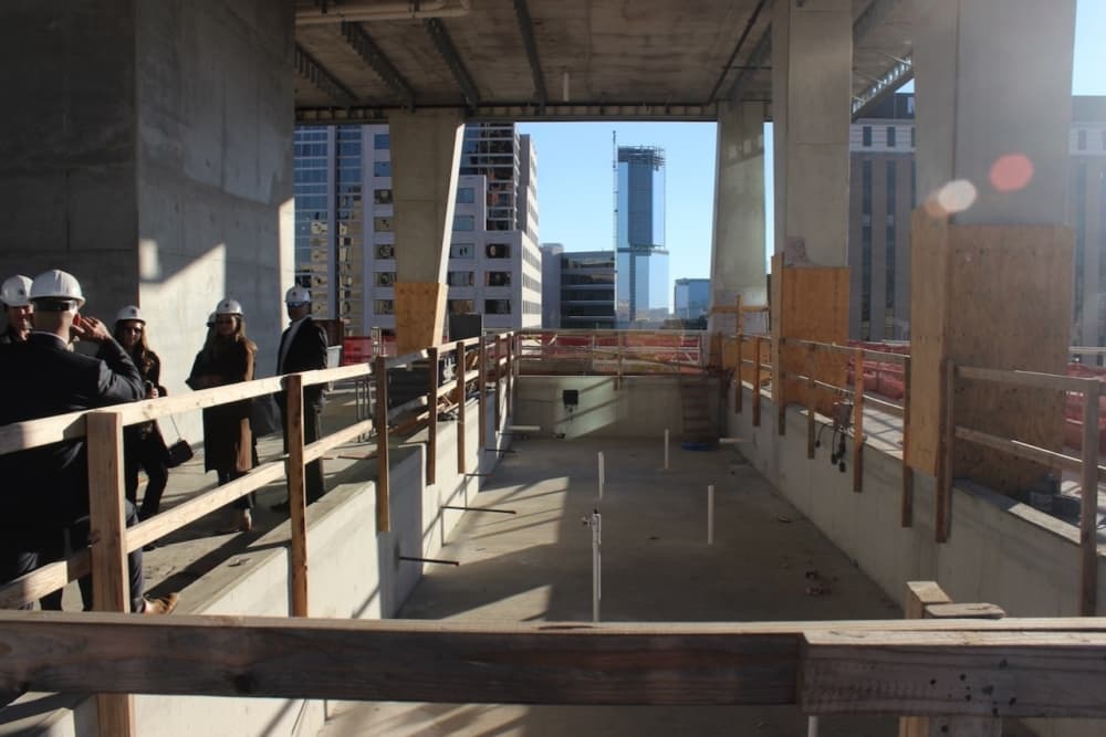 The Linden's 10th-floor amenity deck includes a pool and other features. (Ben Thompson/Community Impact)
