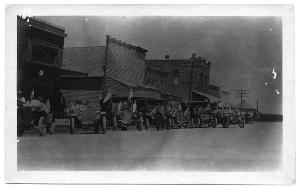 Horses and wagons used to ride down Main Street in 1912. (Courtesy city of Richardson)