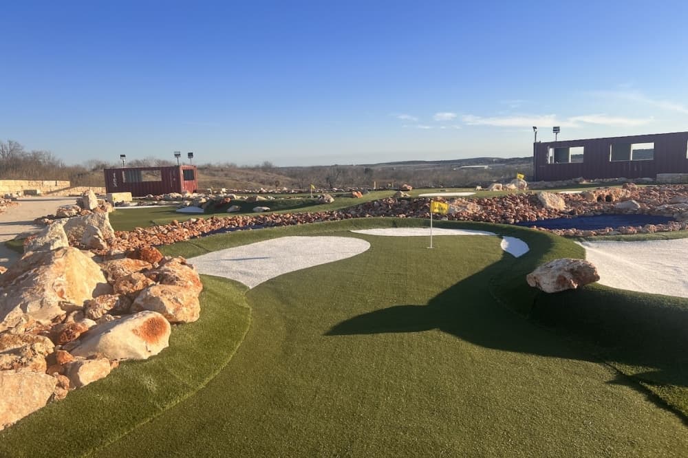 Mini golf course Sip N Putt opens in New Braunfels