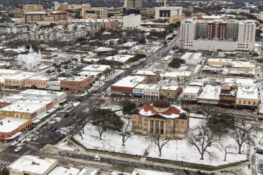 Winter storm warning extended to Feb. 2 in Central Texas; Southside Community Center offering shelter to those in need