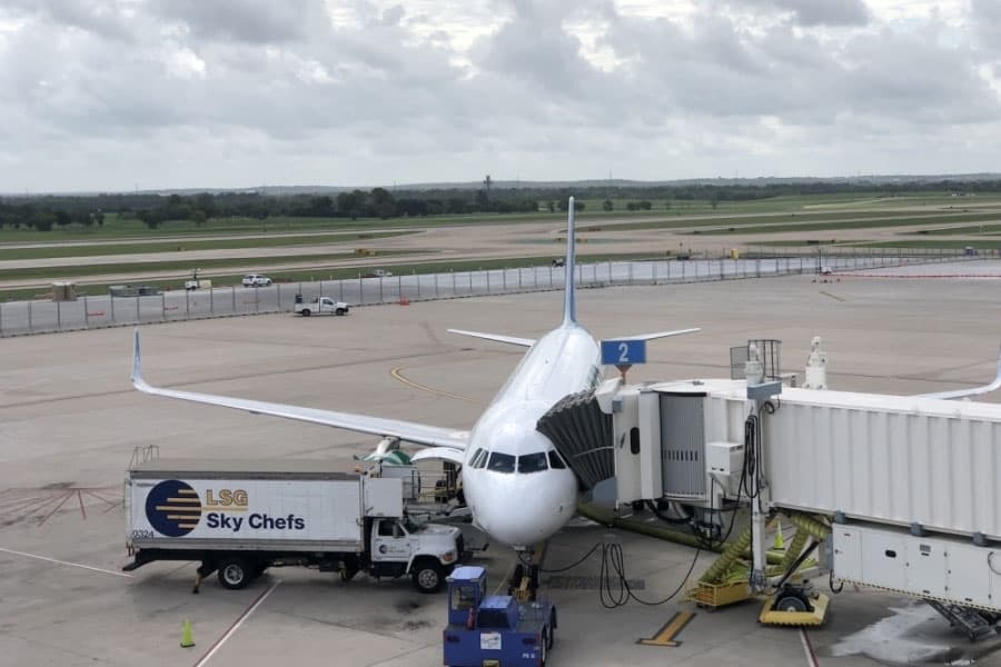 AUS to remain open, despite hundreds of flight cancellations due to inclement weather