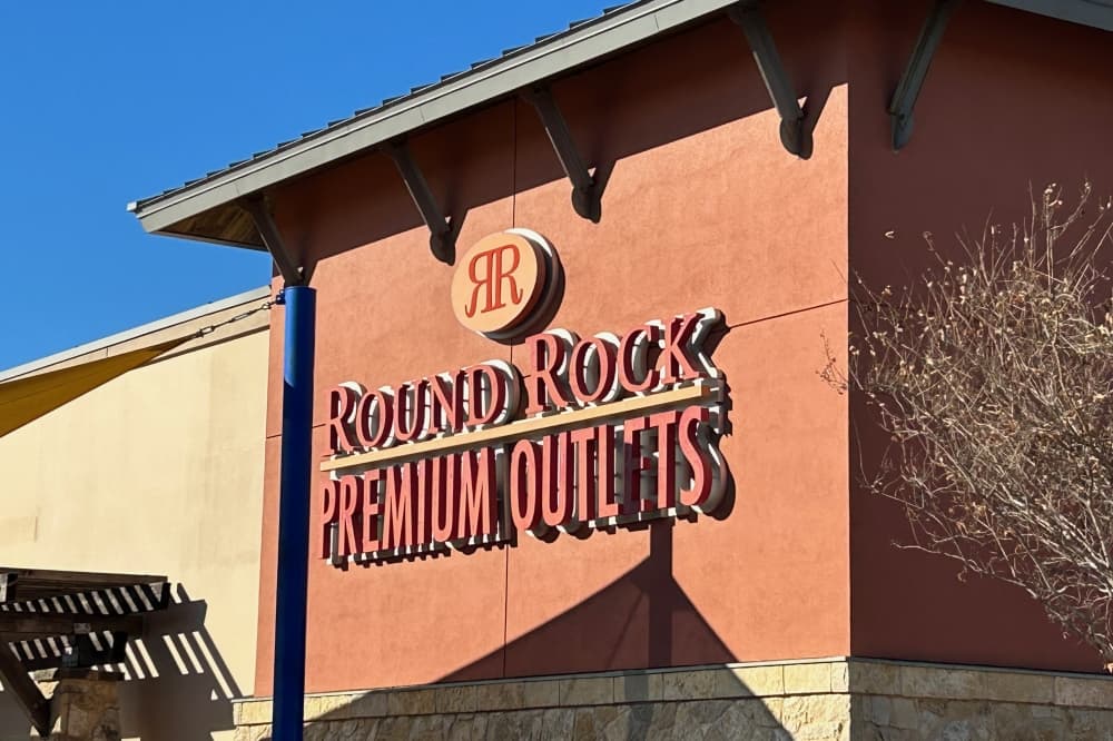 2 new businesses now open in Round Rock Premium Outlets