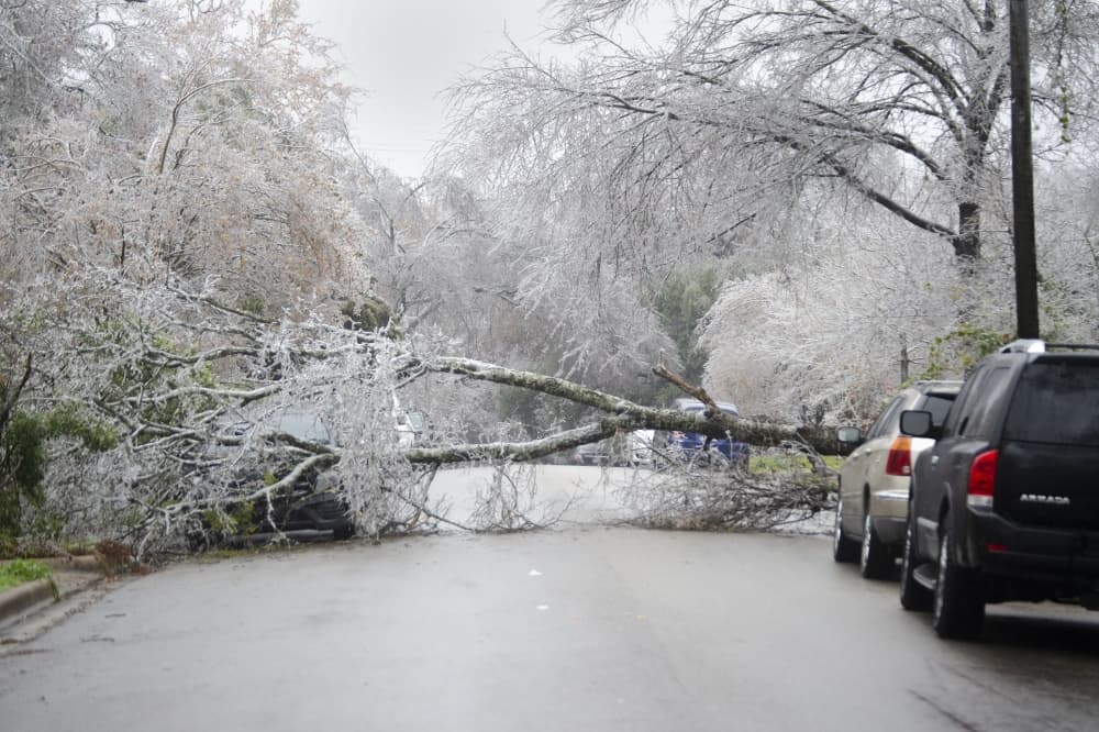 Austin drivers to expect temporary road closures, dark traffic signal lights as crews work after winter storm