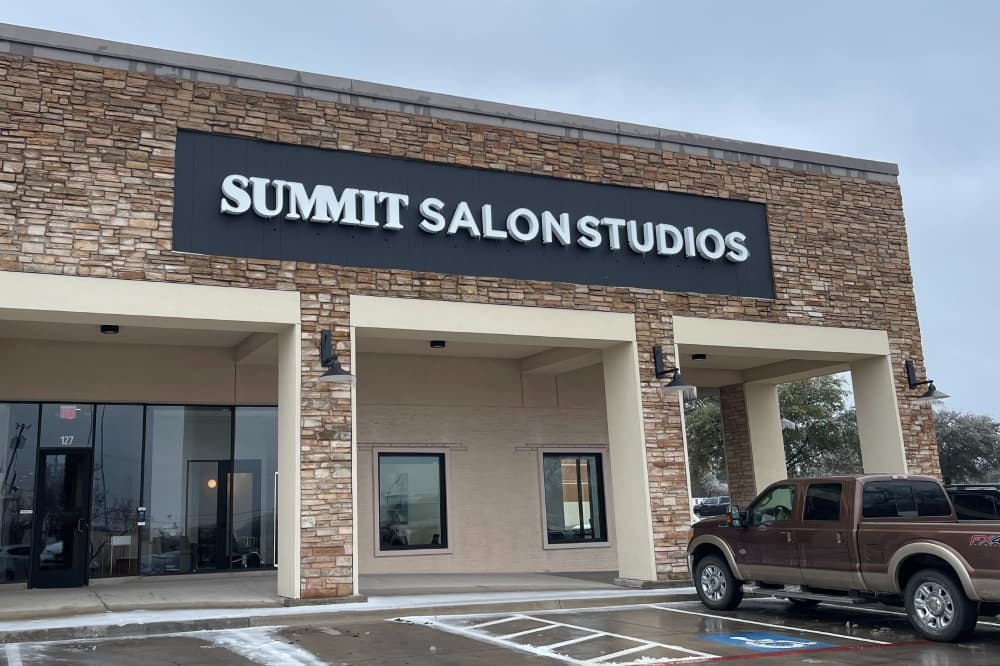 Summit Salon Studios now open in Dallas' Medallion Shopping Center