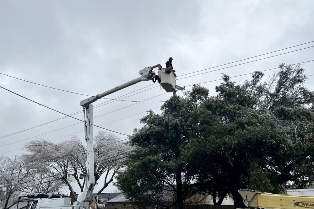 Austin Energy no longer has estimate for systemwide outages, walks back Friday timeline
