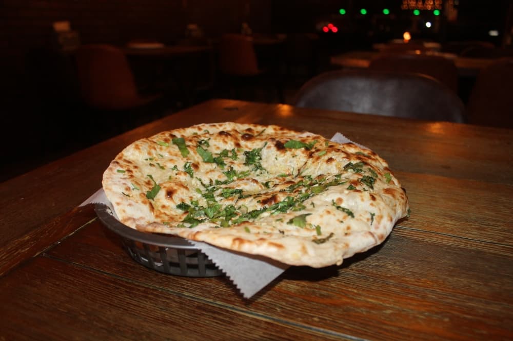 Garlic naan: Bread is topped with garlic, butter and cilantro. (Renee Farmer/Community Impact)