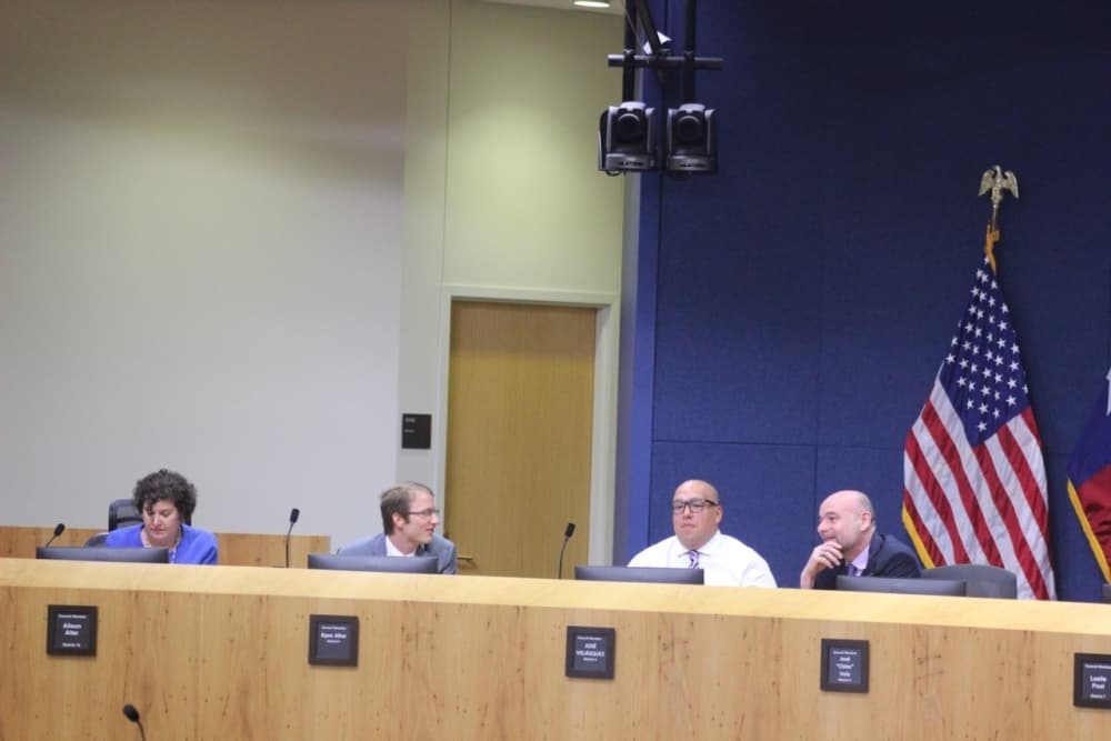 Council votes to negotiate one-year agreement with Austin Police Association